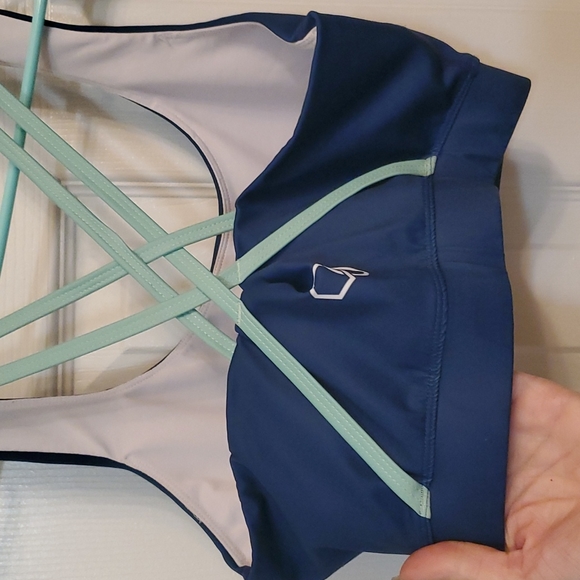 Cute workout top - Picture 4 of 4